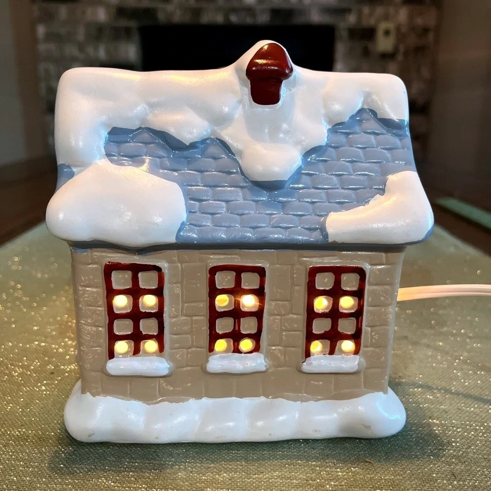 House of Lloyd 1987 Christmas Village Lighted Porcelain Cottage Snow House